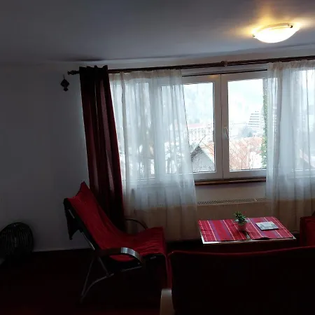 Tudor View Apartment *