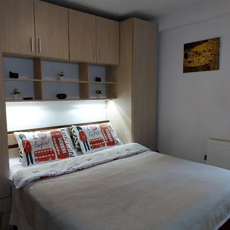Tudor View Apartment *